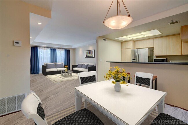 Foto del edificio - 6530 College Grove Dr