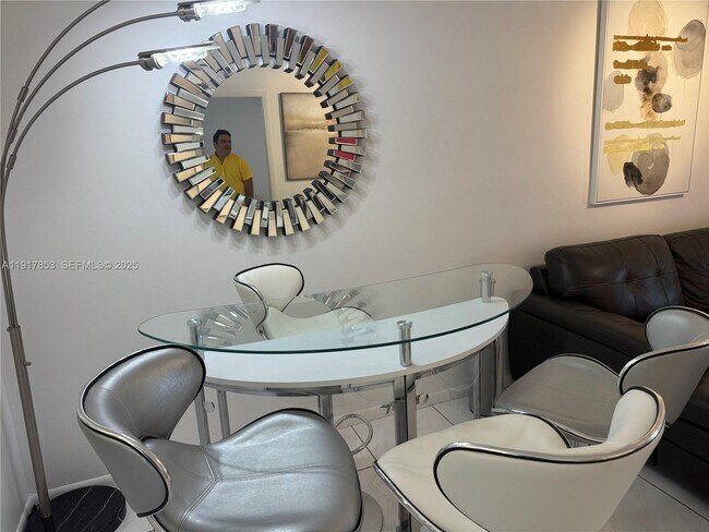 Foto del edificio - 6050 NW 64th Ave