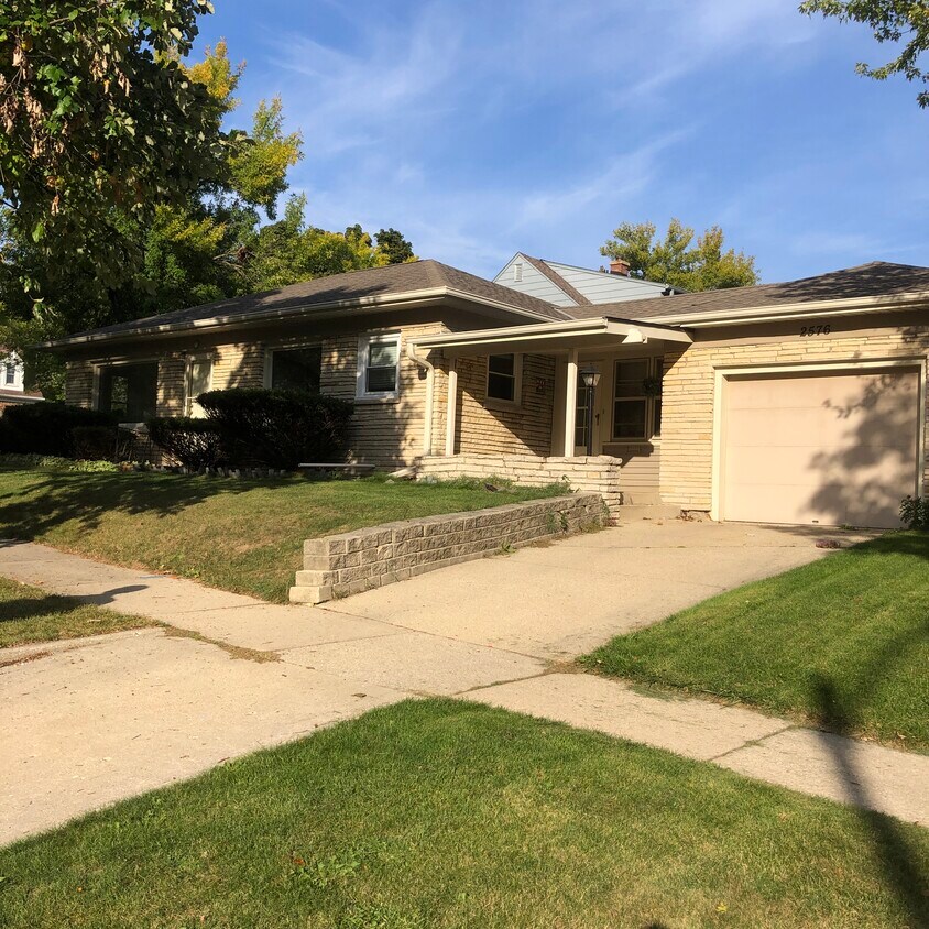 2576 N 80th St, Wauwatosa, WI 53213 House Rental in Wauwatosa, WI