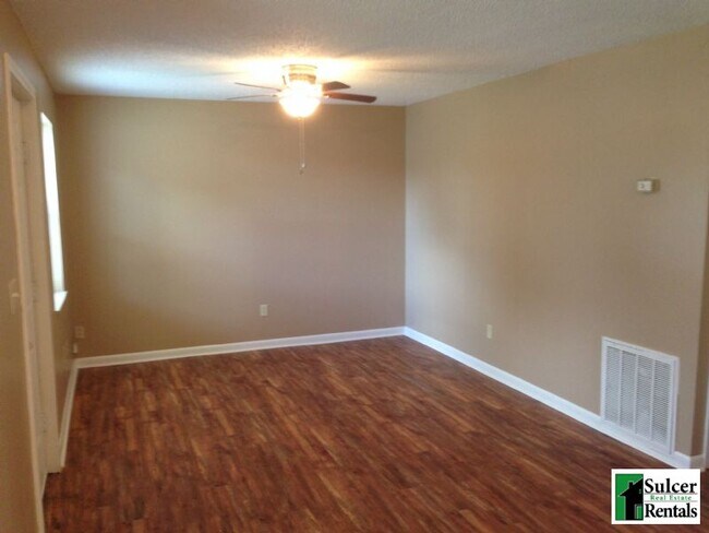 Building Photo - Newly Renovated apartments at an affordabl...