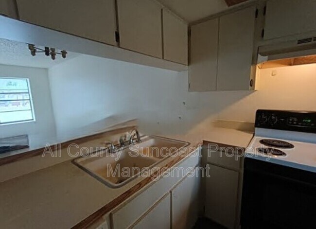 Foto del edificio - 12125 117th St N