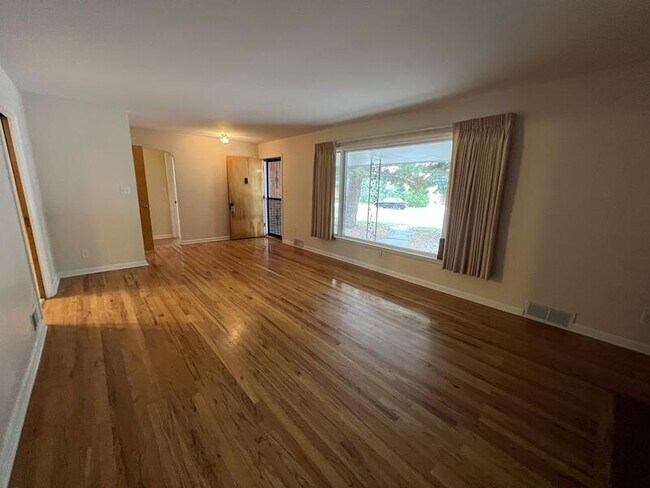 Foto del edificio - 1518 Hot Springs Ave