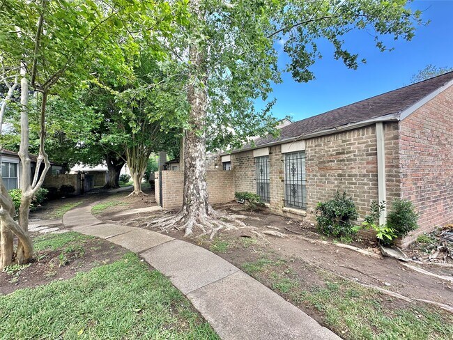 Building Photo - 9164 Wilcrest Dr