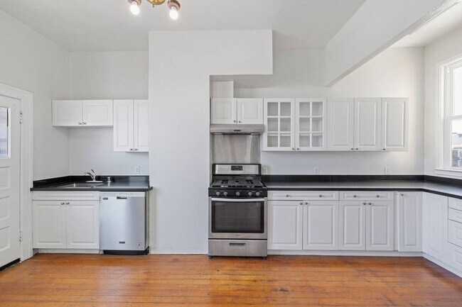Foto del edificio - Gorgeous huge top floor flat, lots of ligh...