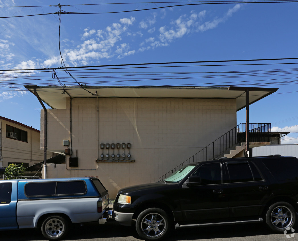 Building Photo - 275 Kalihi St