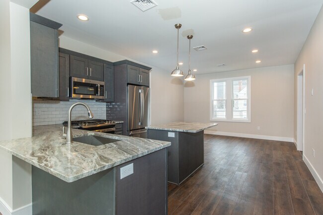 Open concept living - 14 Prospect St