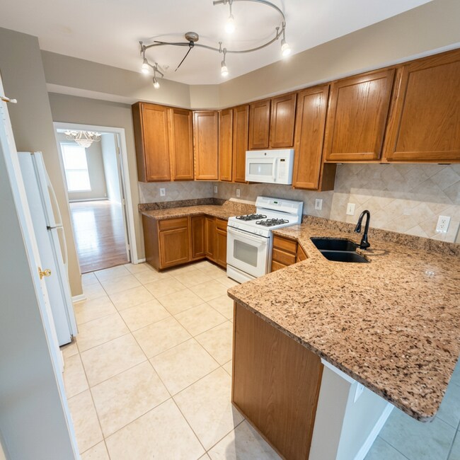 Foto del edificio - 2420 Rippling Brook Rd