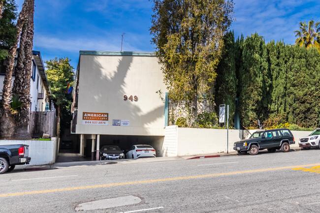 Building Photo - 949 N San Vicente Blvd