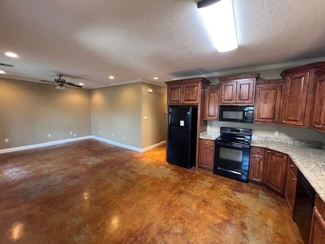 Building Photo - 3B/2B Duplex Available in South Lake Charles