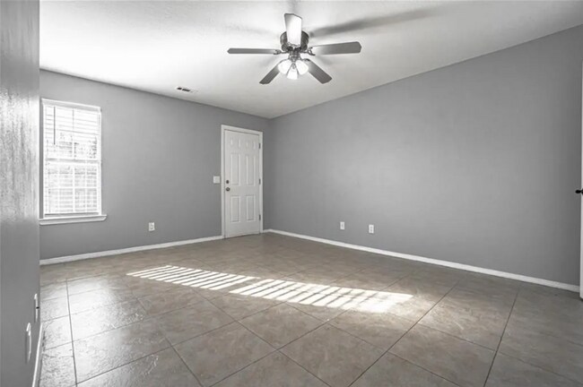 Foto del edificio - E Rachel Ln Duplex