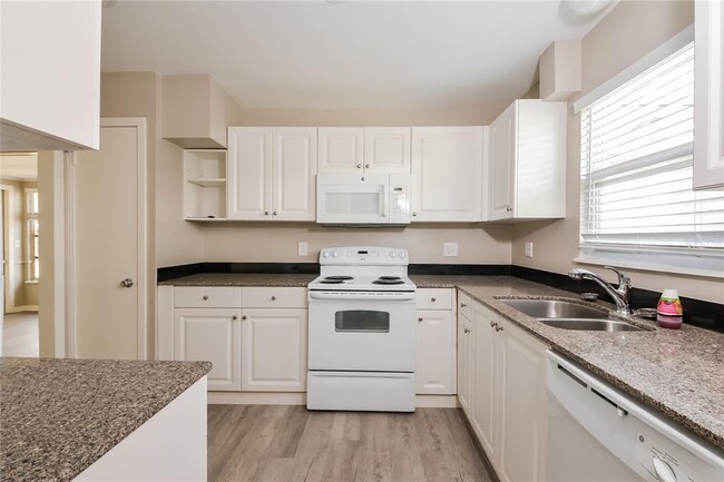 Building Photo - 2839 Hope St