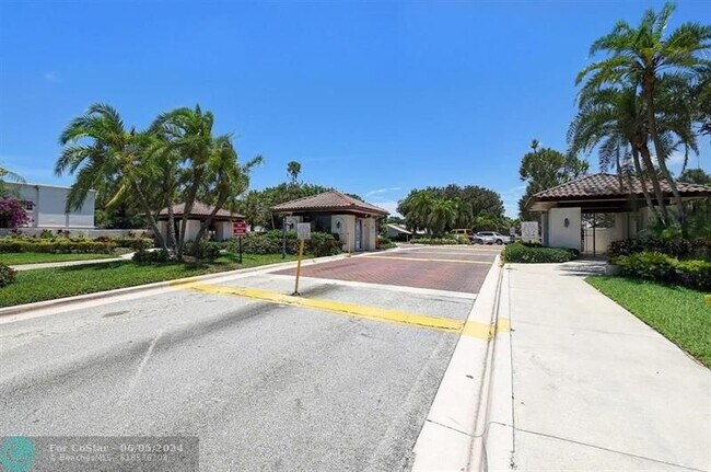 Foto del edificio - 3350 Jaywood Terrace