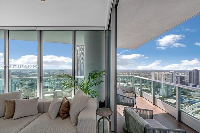 Foto del edificio - 900 Biscayne Blvd