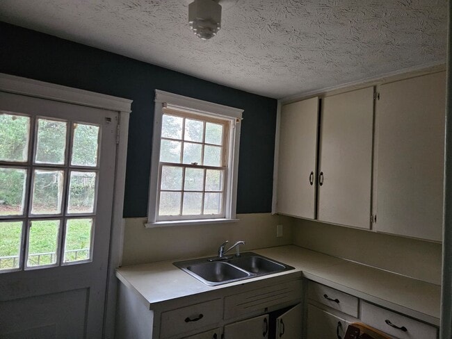 Building Photo - 2216/8 Palmetto St.