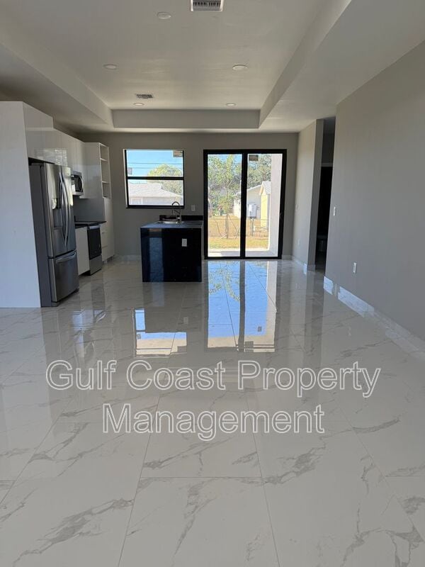 Building Photo - 1914 NE 18th Ave