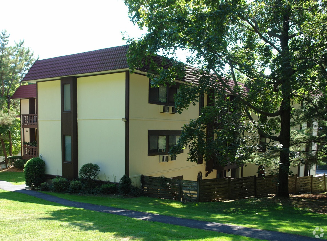 Primary Photo - Granada Crescent
