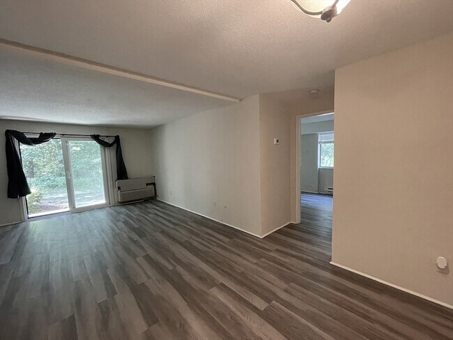 Foto del edificio - 9 Village Hill Ln