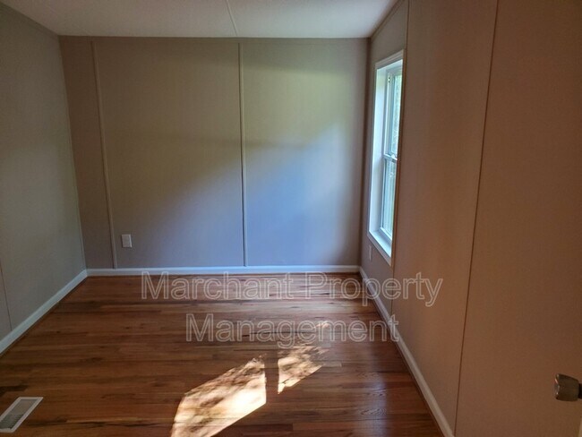 Building Photo - 137 Coster Rd