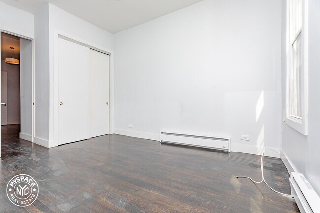 Foto del edificio - 1629 Summerfield St