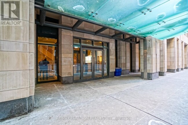 Building Photo - 955-2955 Bay St.