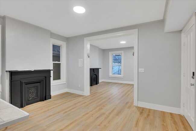 Building Photo - "Spacious 3-Bed Home at 57 1/2 Saratoga Av...