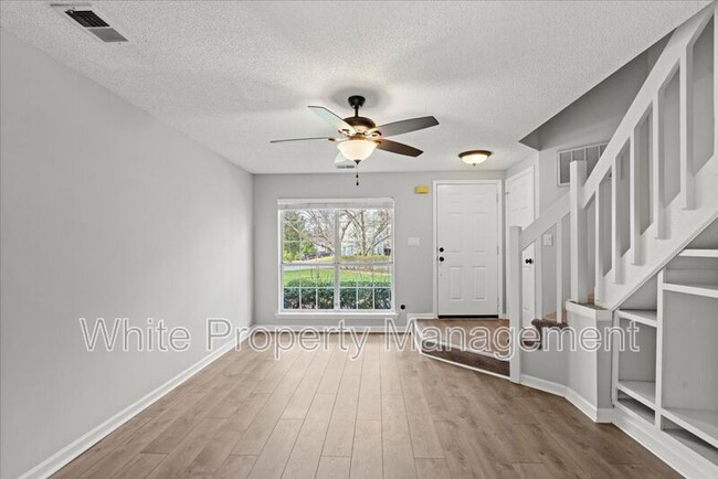 Building Photo - 8289 Golf Ridge Dr