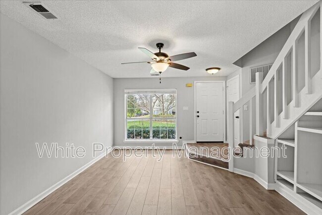 Foto del edificio - 8289 Golf Ridge Dr