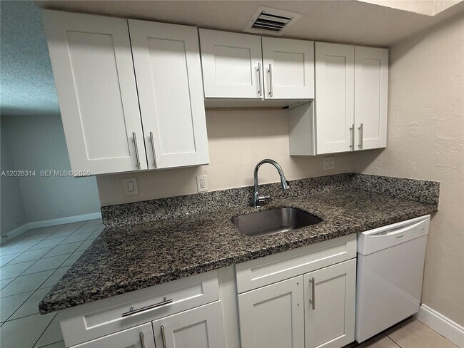 Foto del edificio - 2216 NW 59th Wy