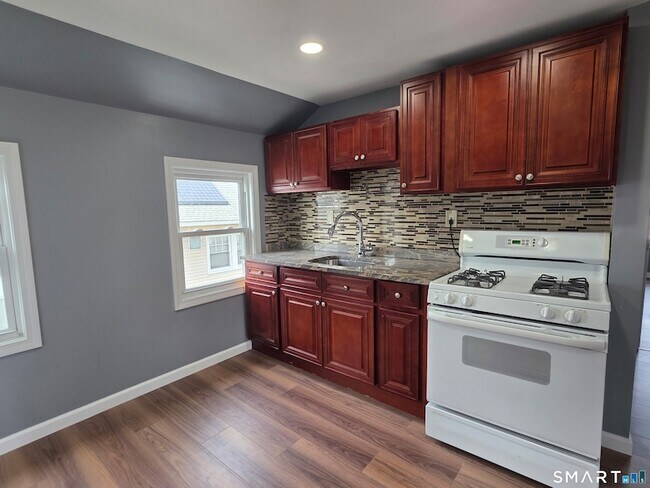 Building Photo - 68-70 Westfield Avenue Unit