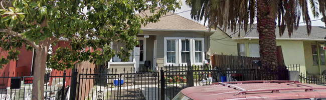 Building Photo - 652 3rd St