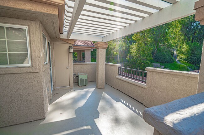 Foto del edificio - COMING SOON! 1 Bedroom Condo for Rent in V...