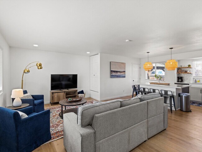 Building Photo - 4899 Sonata Dr