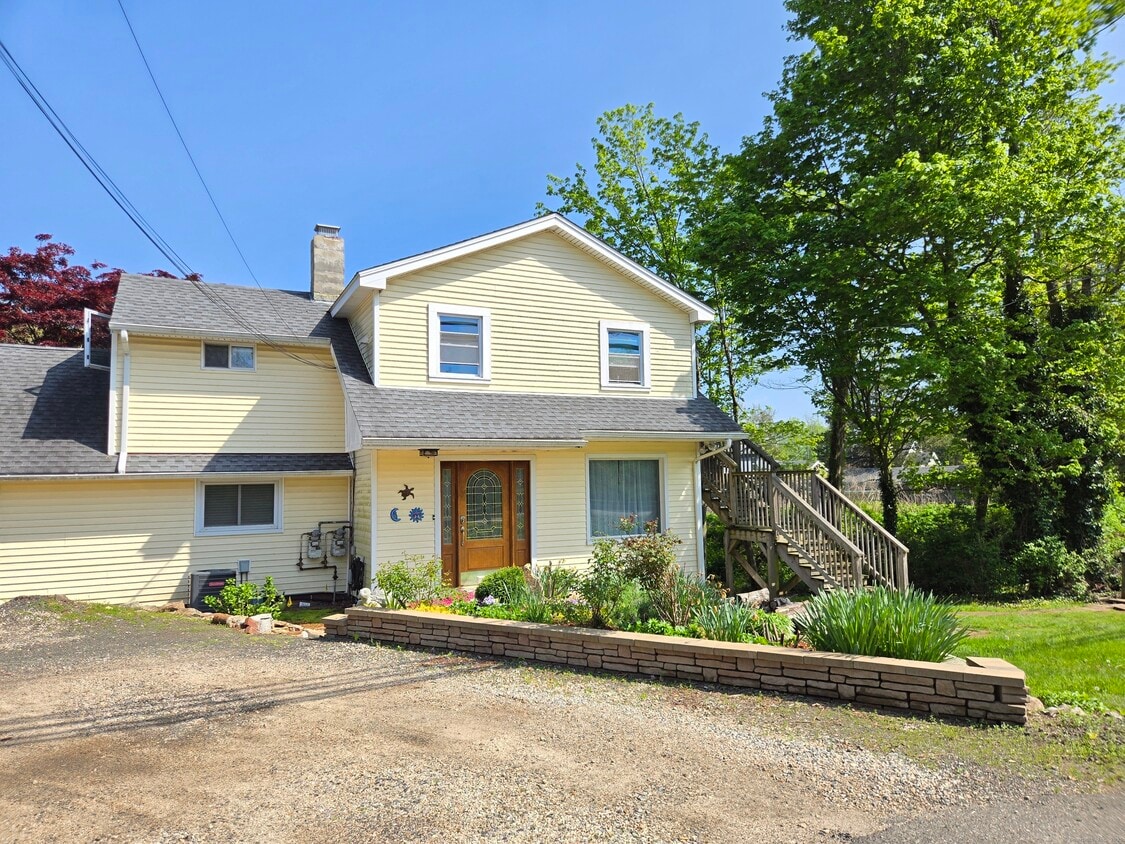 Primary Photo - 190 Short Beach Rd