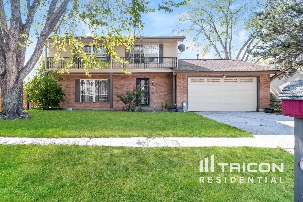 Primary Photo - 1309 Tesla Dr