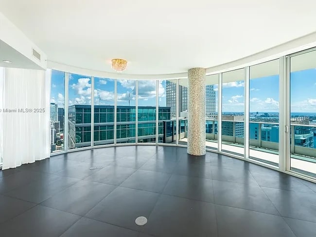Building Photo - 200 Biscayne Boulevard Way