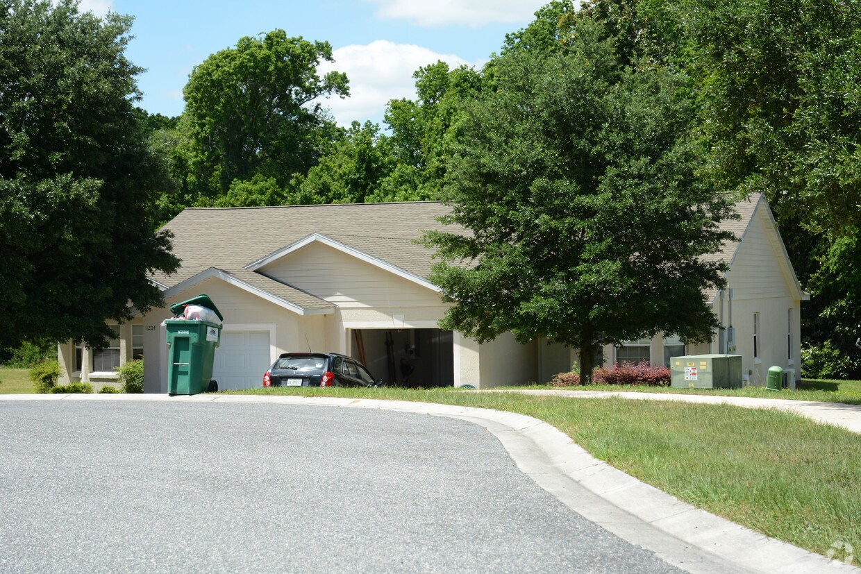 12061400 Wood Duck Ln, Fruitland Park, FL 34731 Apartments in