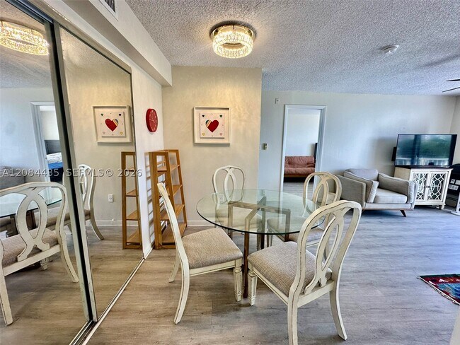Foto del edificio - 1740 NW N River Dr