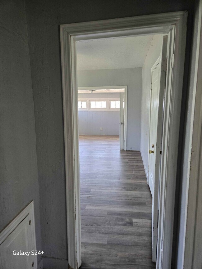 Foto del edificio - 1102 S Western St