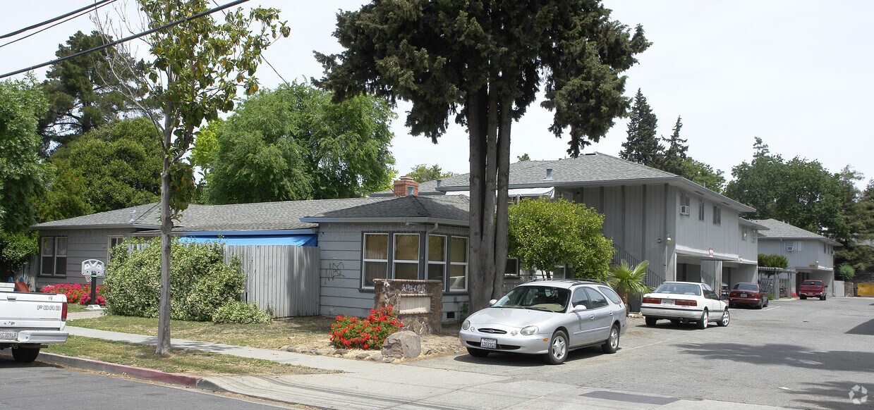 Primary Photo - Cambridge Pines