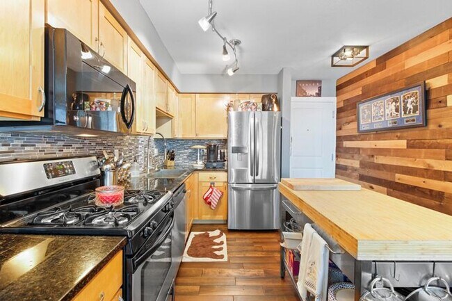 Foto del edificio - 2121 N Cambridge Ave