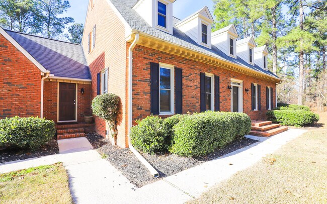 Building Photo - 809 Houndslake Dr