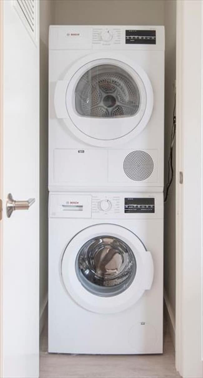 Foto del edificio - 8 Harrison Ave