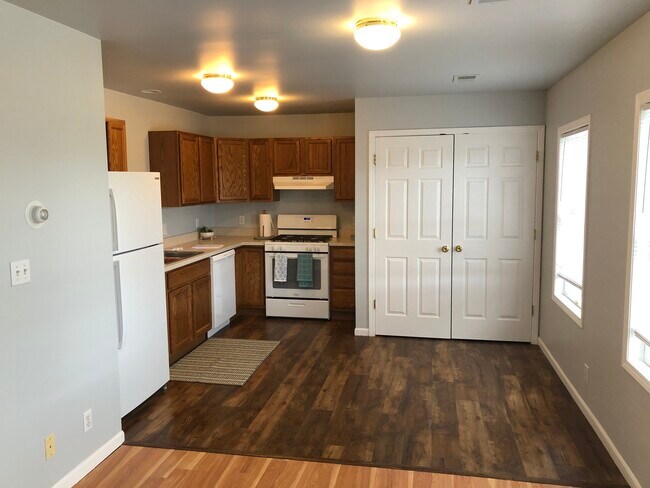 Kitchen &amp; Laundry Area - 4854 Rokos Ct