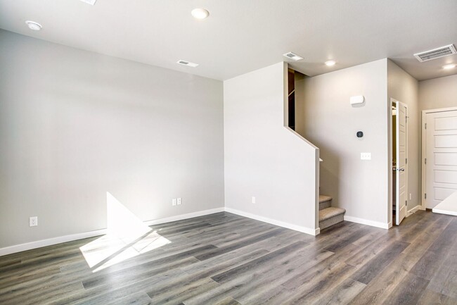 Foto del edificio - Like-New Townhome in Downtown Johnstown Ne...