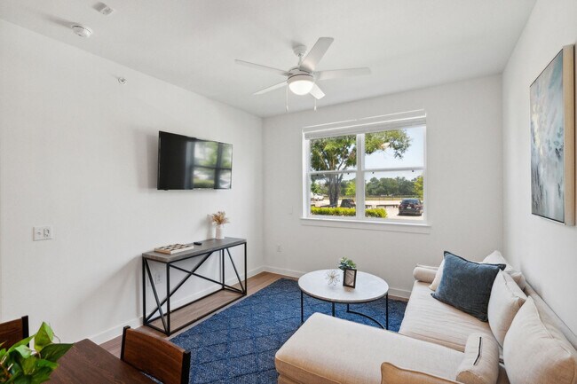 Foto del edificio - 5301 Decker Ln
