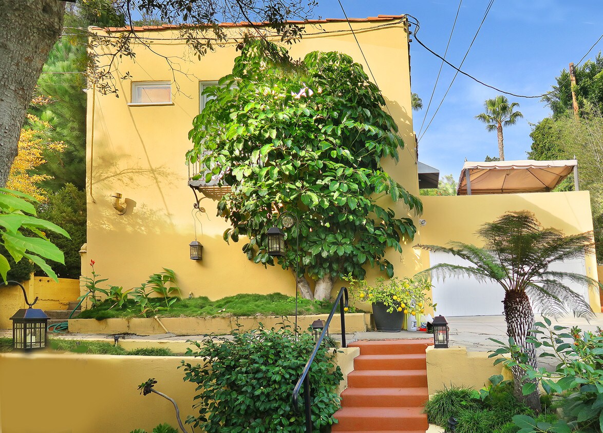 Your Guest House - 1543 Sunset Plaza Dr