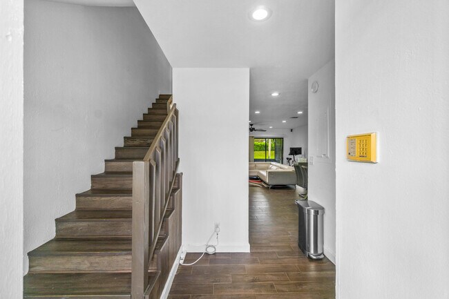 Building Photo - 3703 Inlet Cir