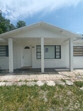 Building Photo - 605 Plum Ln