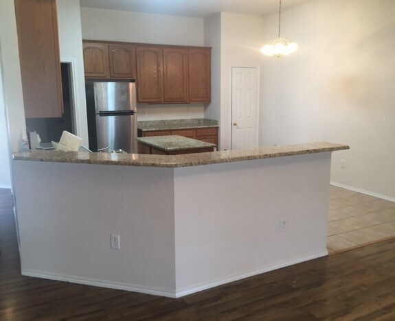 Barra de cocina - 302 Howard Way Dr