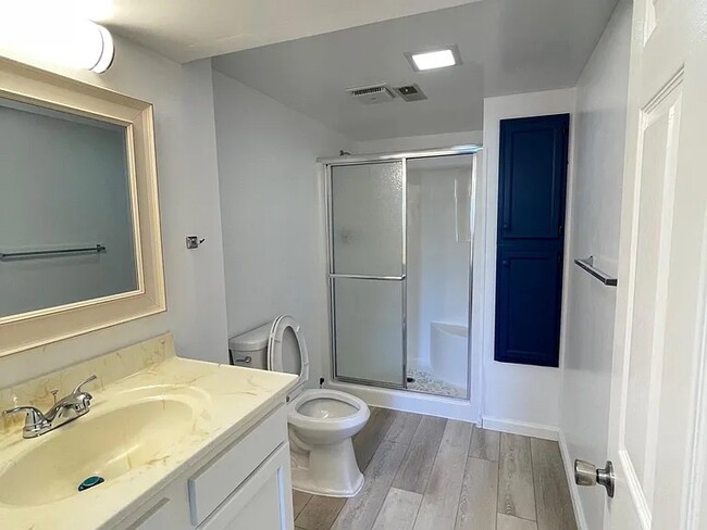 Foto del edificio - 1637 River Crest Dr